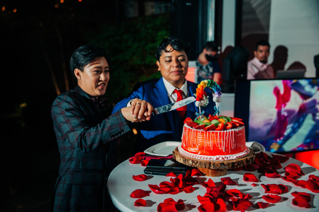 Ty Teres Seafood Boil Wedding With A Female Mariachi Band And Double